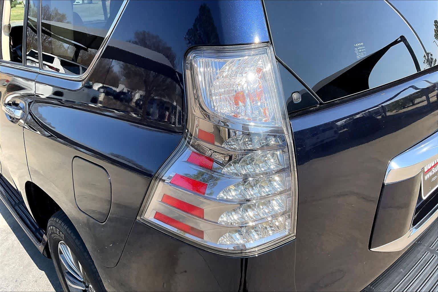 Used 2023 Lexus GX 460 Luxury w/ Accessory Package AWD/4WD image 28