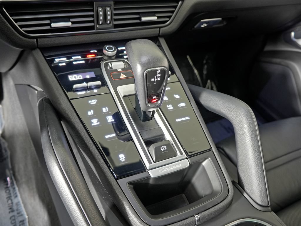 Certified 2023 Porsche Cayenne AWD/4WD image 32