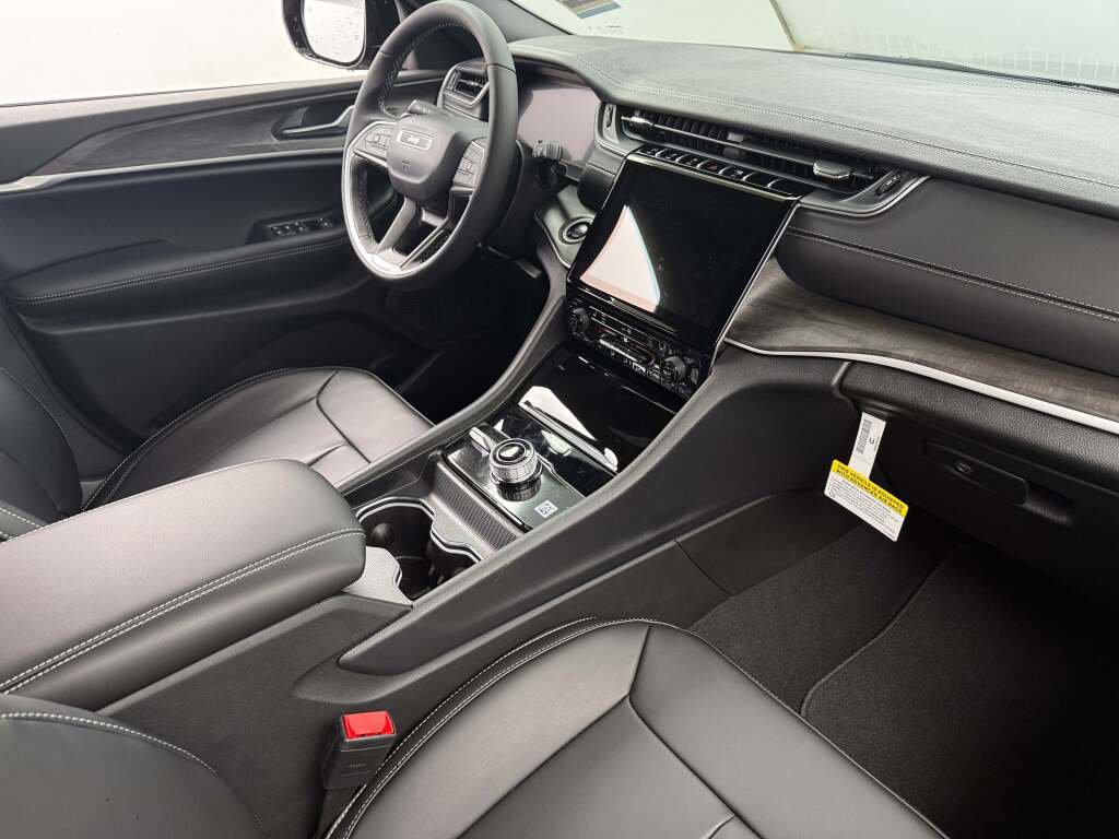 New 2025 Jeep Grand Cherokee Limited w/ Trailer Tow Package image 25