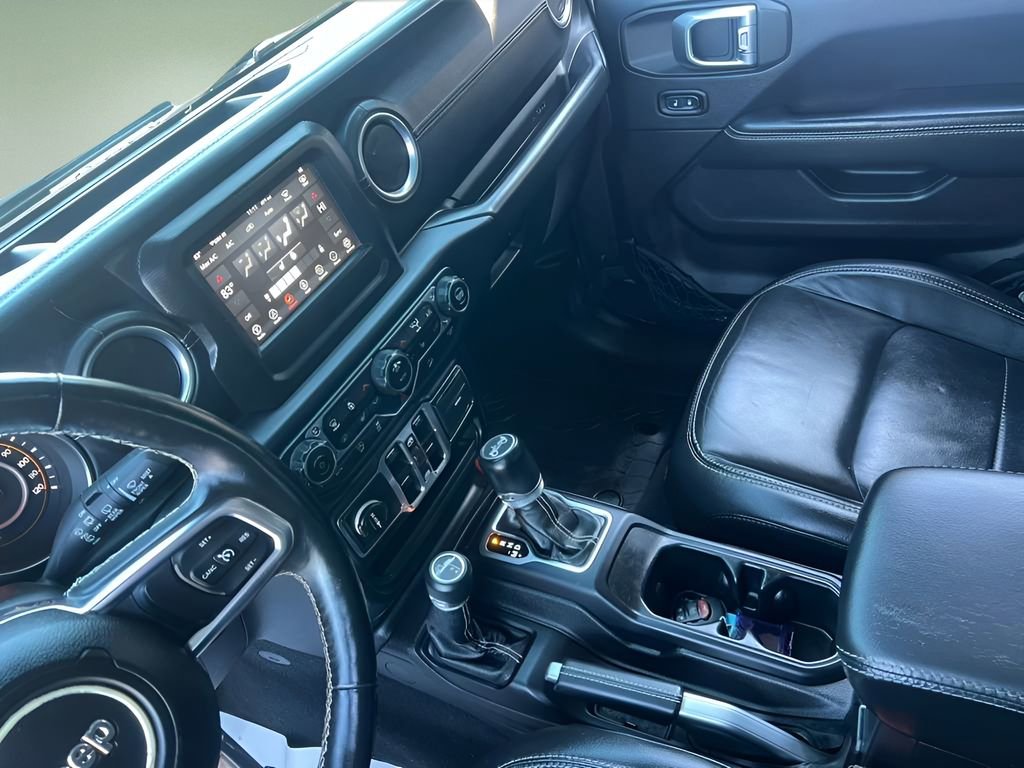 Used 2018 Jeep Wrangler Unlimited Sahara w/ Cold Weather Group image 10