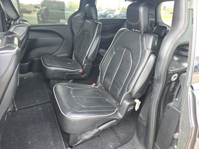 Used 2018 Chrysler Pacifica Limited w/ S Appearance Package image 10