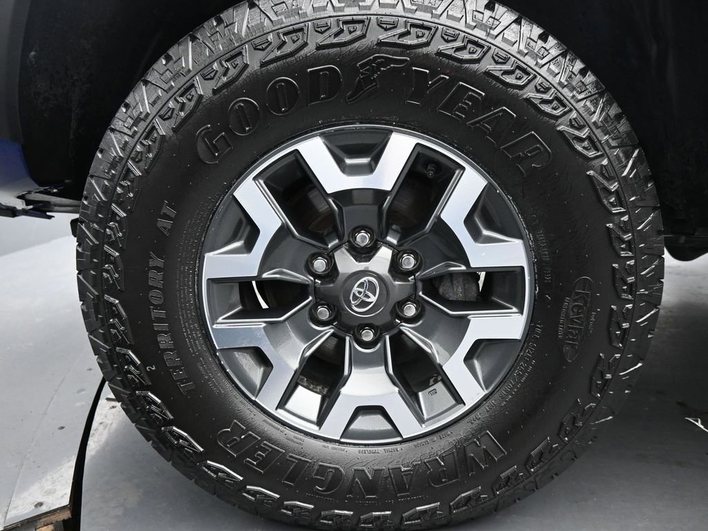 Used 2023 Toyota Tacoma TRD Off-Road image 14