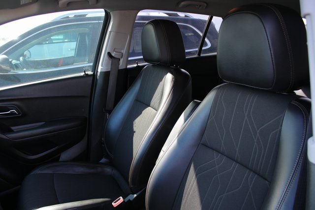 Used 2022 Chevrolet Trax LT w/ LT Convenience Package FWD image 15