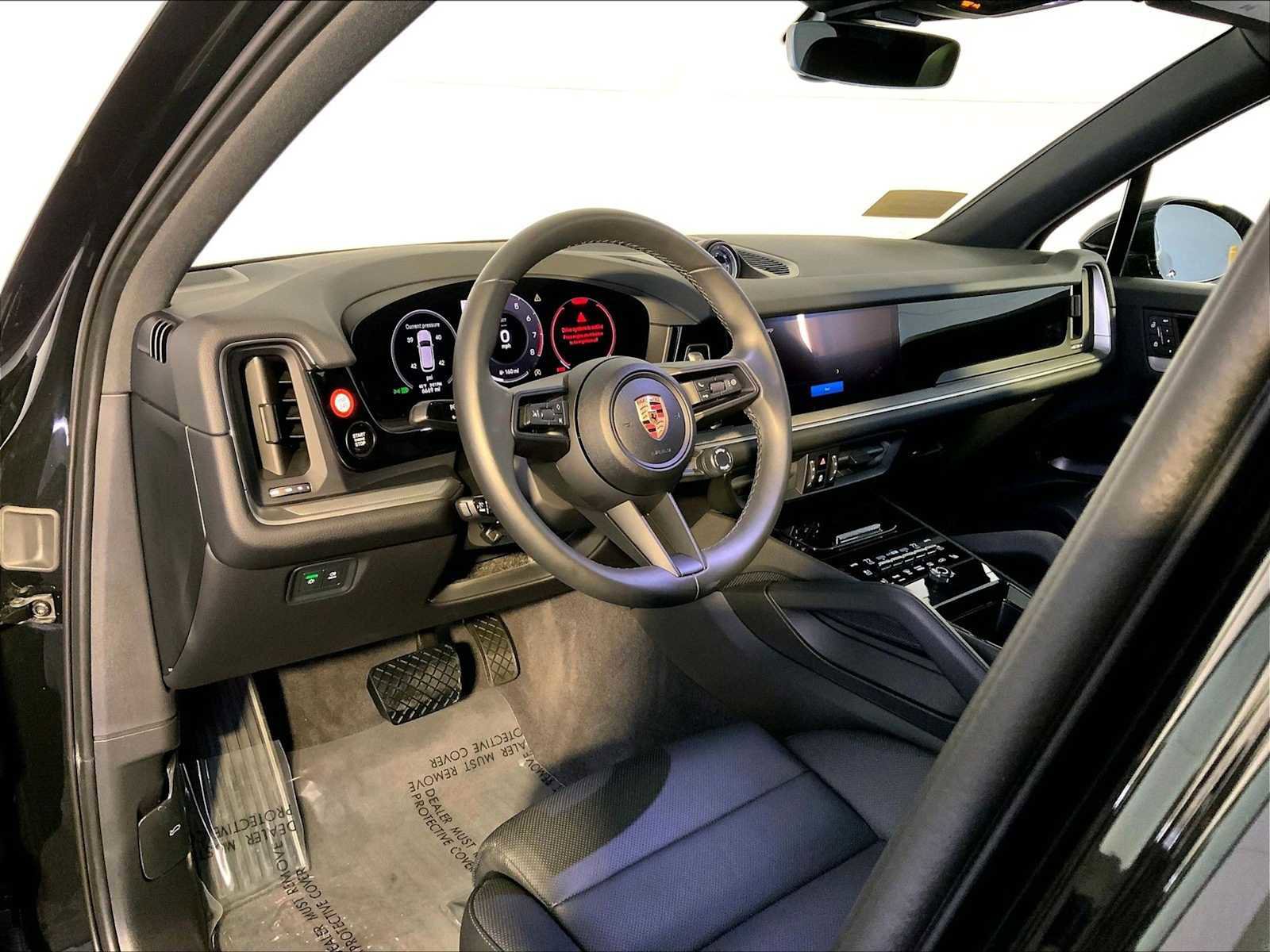 Certified 2025 Porsche Cayenne image 4