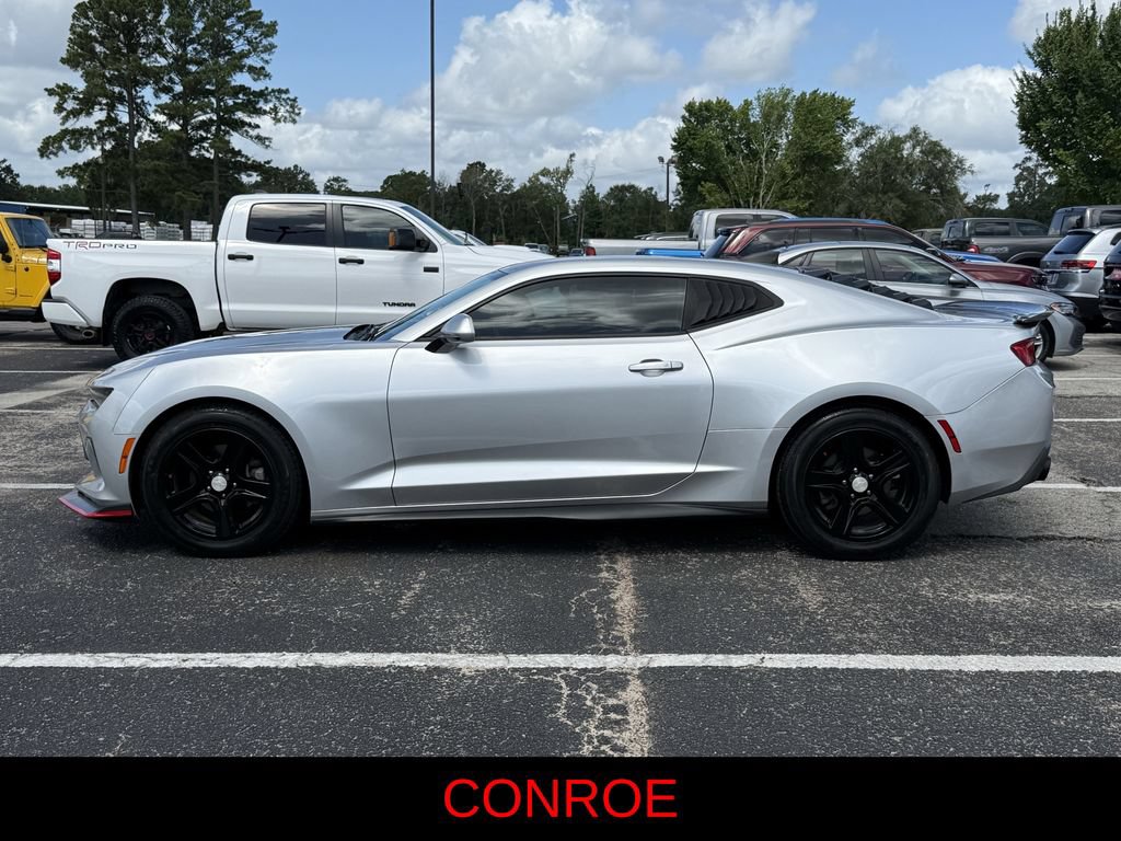Used 2017 Chevrolet Camaro LT RWD image 10
