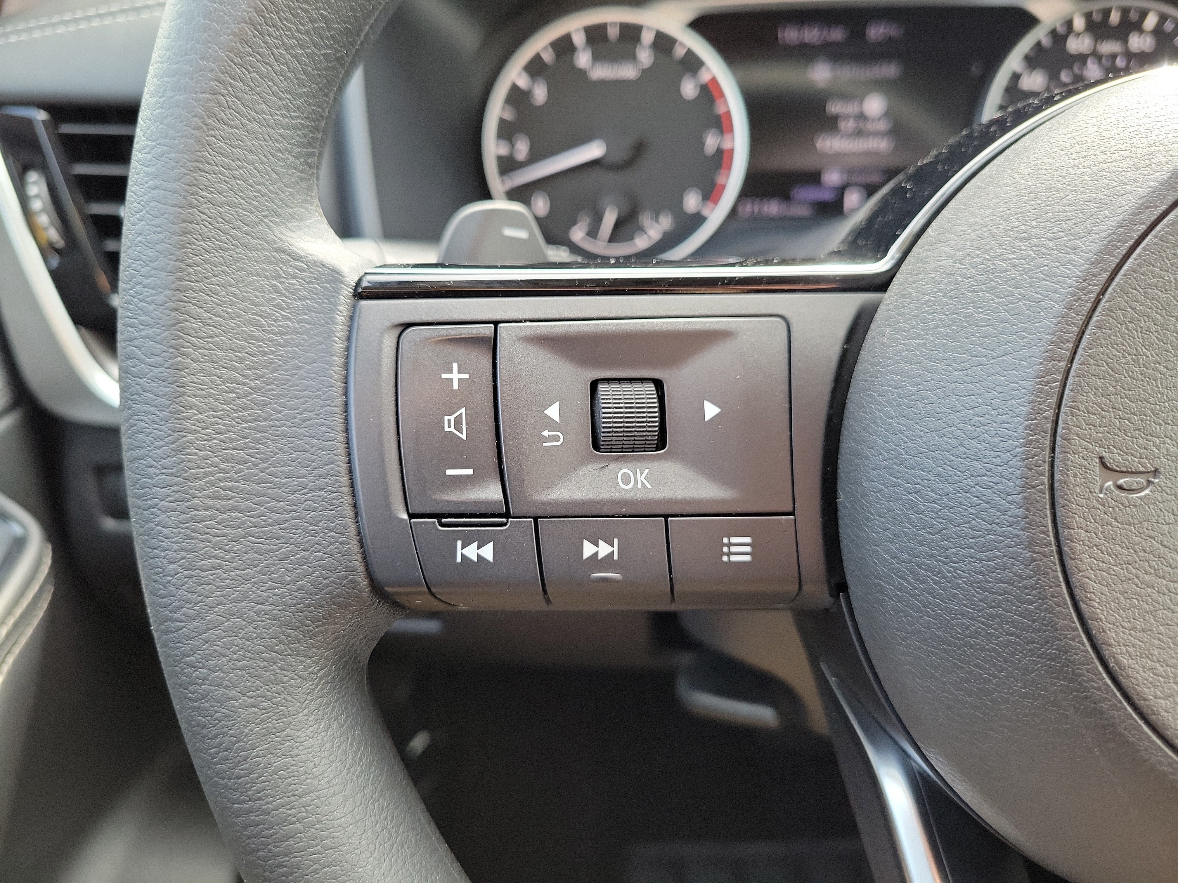 Used 2022 Nissan Rogue SV FWD image 27
