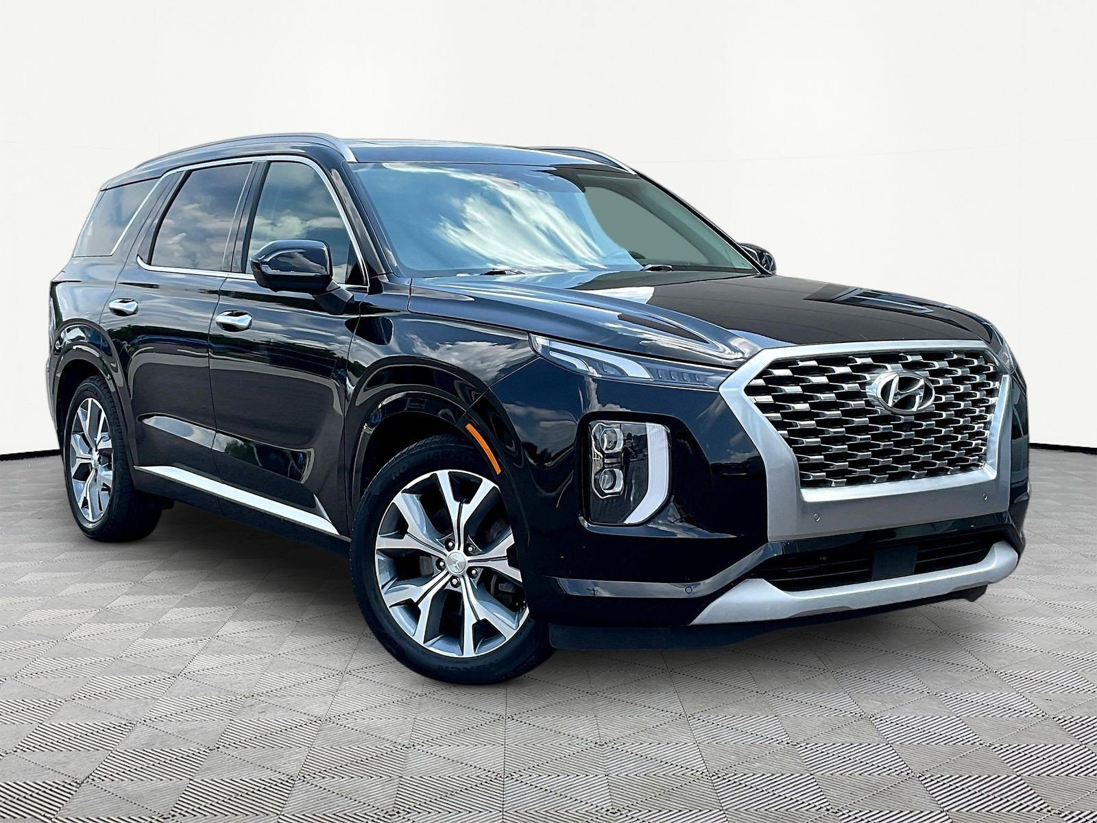 Used 2021 Hyundai Palisade Limited w/ Cargo Package AWD/4WD image 3
