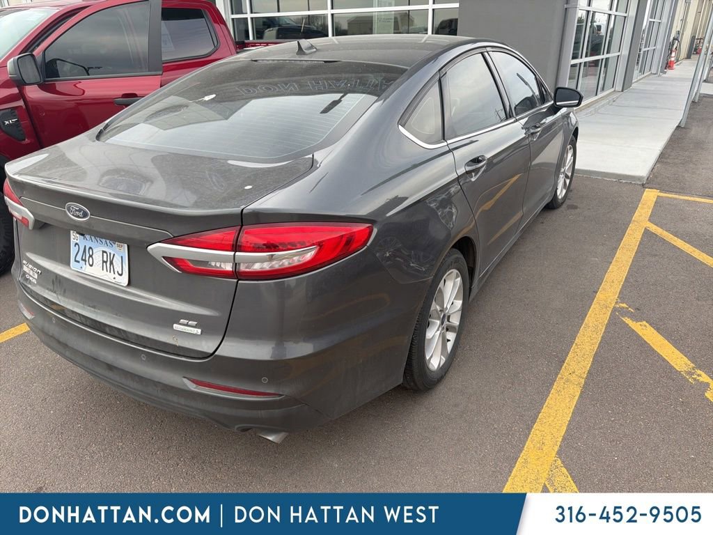 Used 2020 Ford Fusion SE image 3