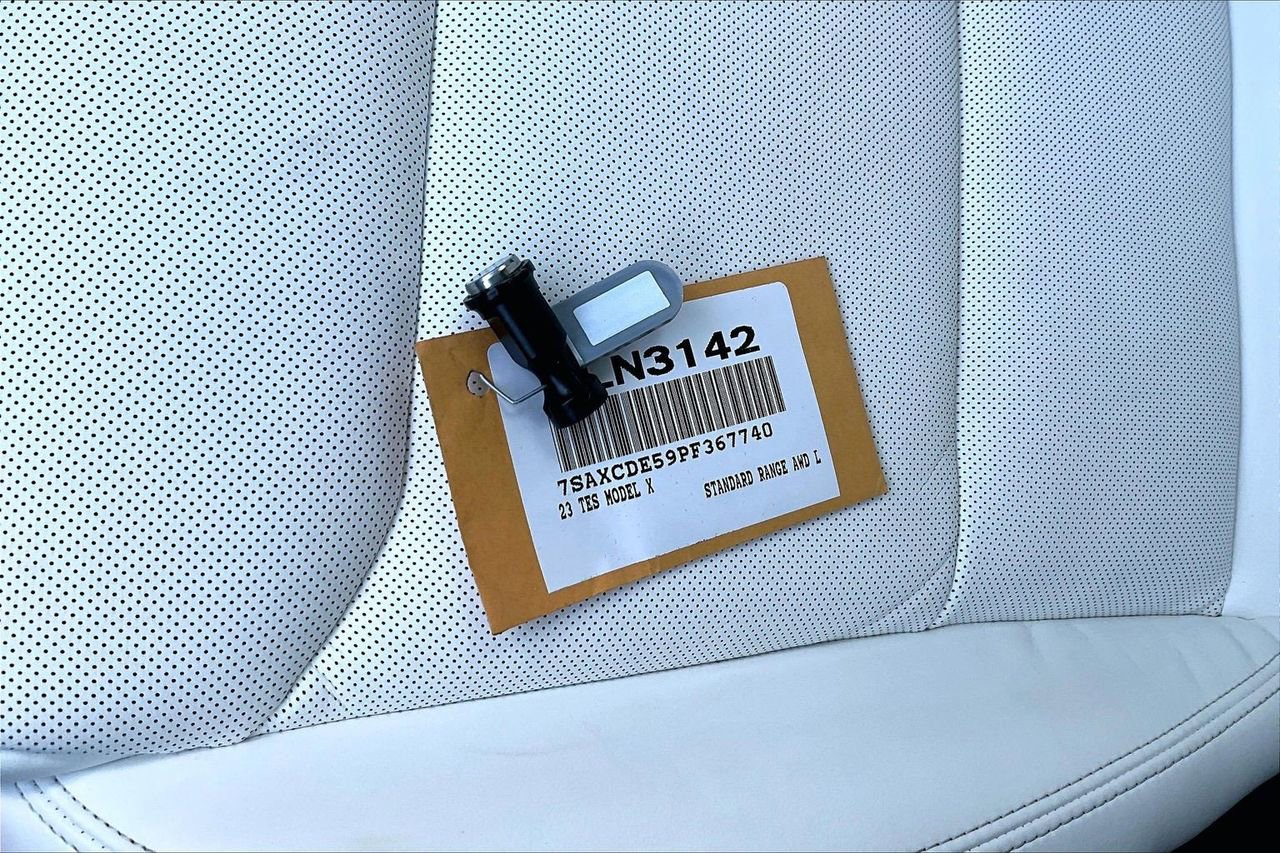 Used 2023 Tesla Model X AWD/4WD image 33