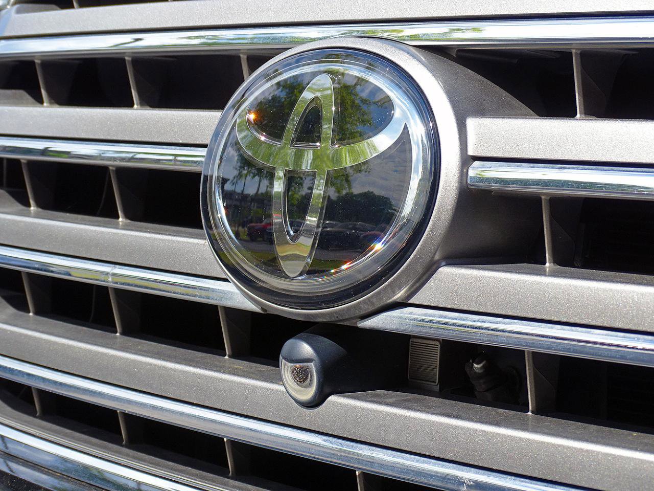 Used 2015 Toyota Land Cruiser AWD/4WD image 14