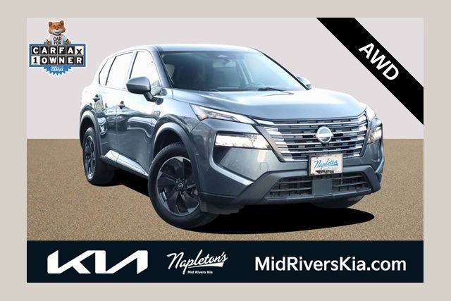 Used 2024 Nissan Rogue SV image 1