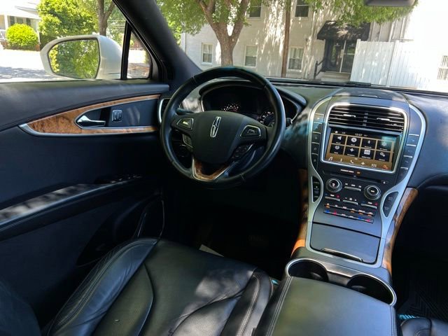Used 2016 Lincoln MKX Reserve w/ Technology Package FWD image 27