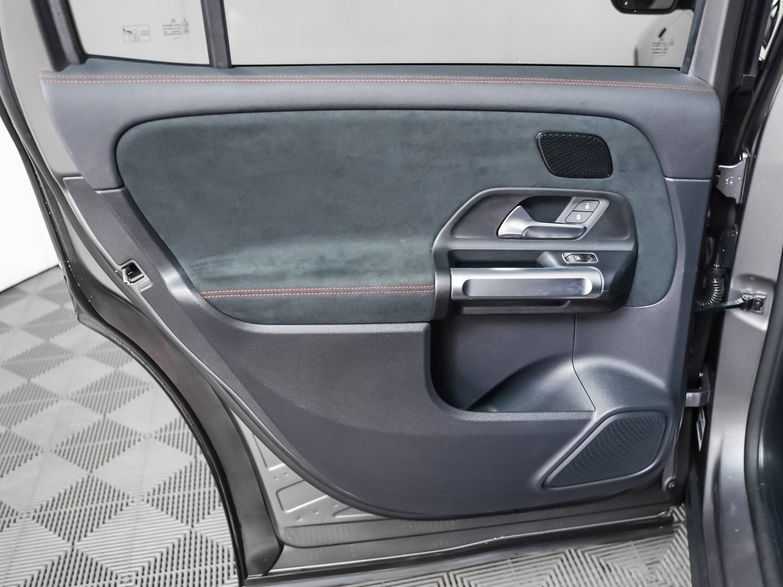 Certified 2022 Mercedes-Benz EQB 300 4MATIC image 25