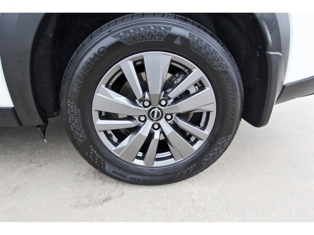 Used 2025 Nissan Pathfinder SV image 27