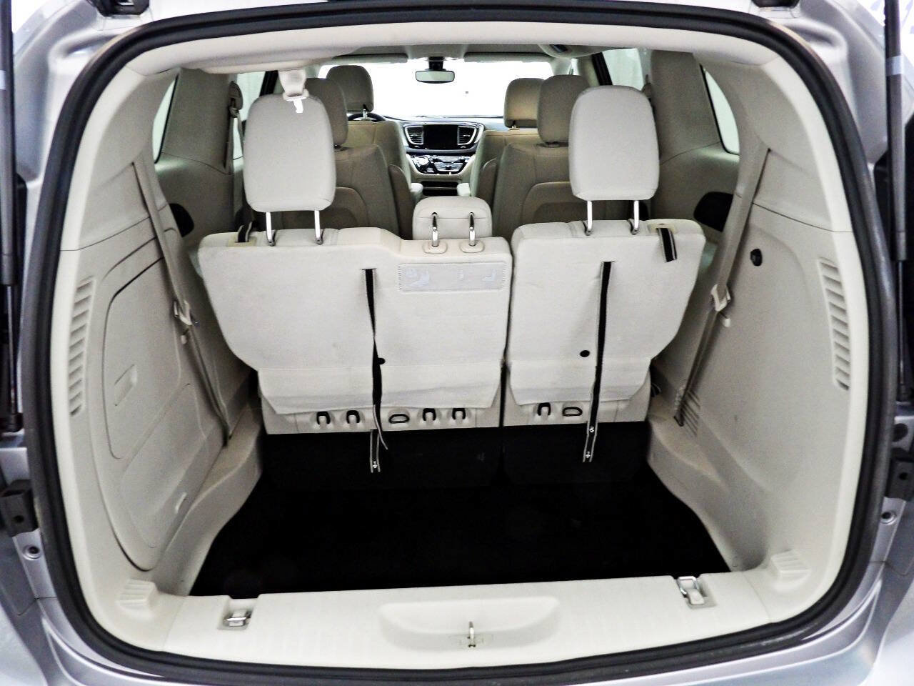 Used 2017 Chrysler Pacifica Touring Plus FWD image 12