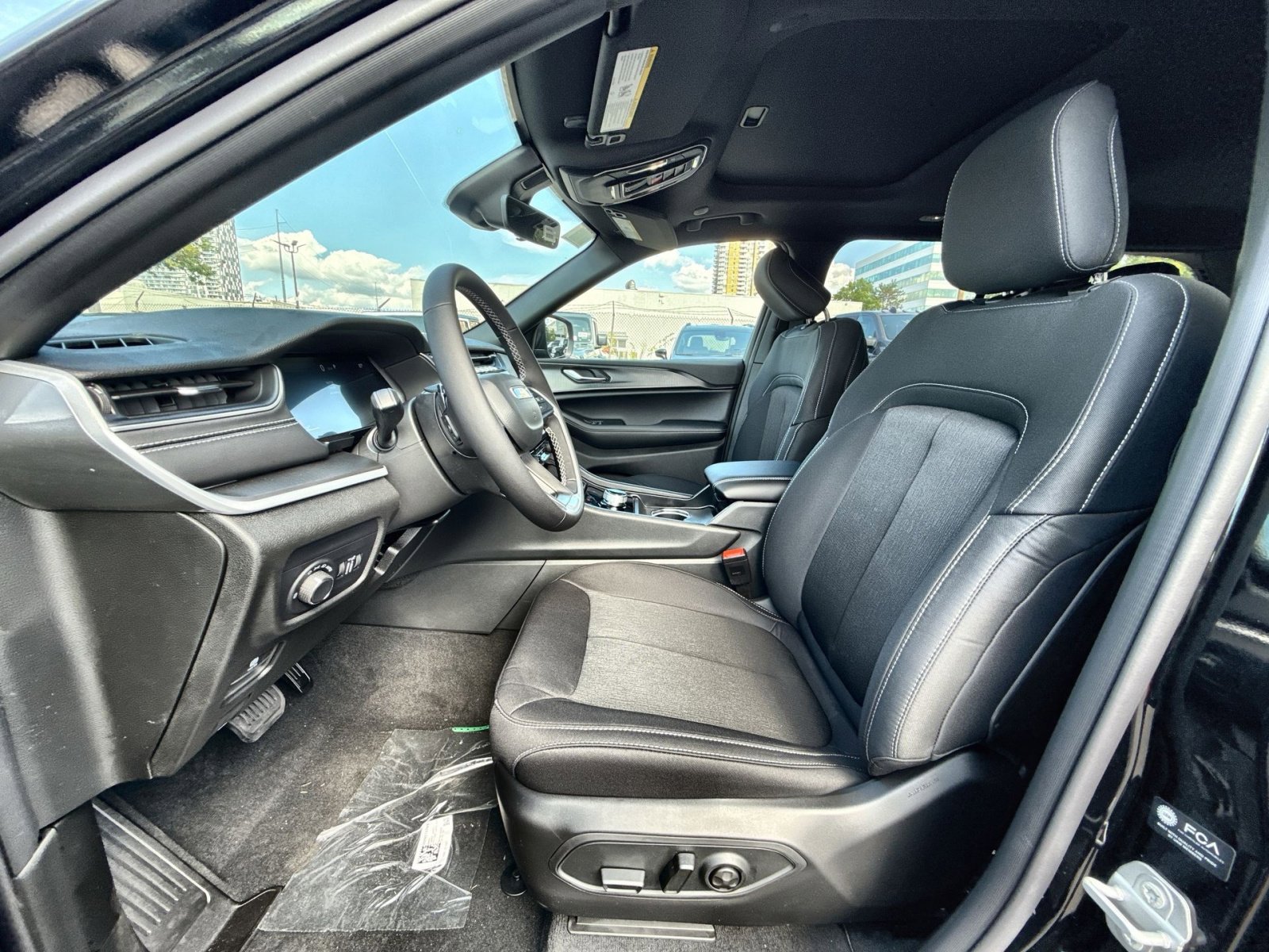 New 2025 Jeep Grand Cherokee Laredo X w/ Luxury Tech Group I image 13