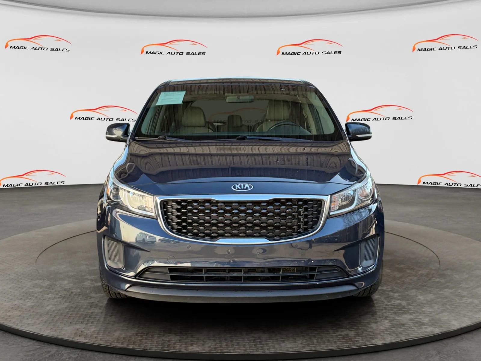 Used 2017 Kia Sedona LX w/ LX Essentials Premium Package image 3
