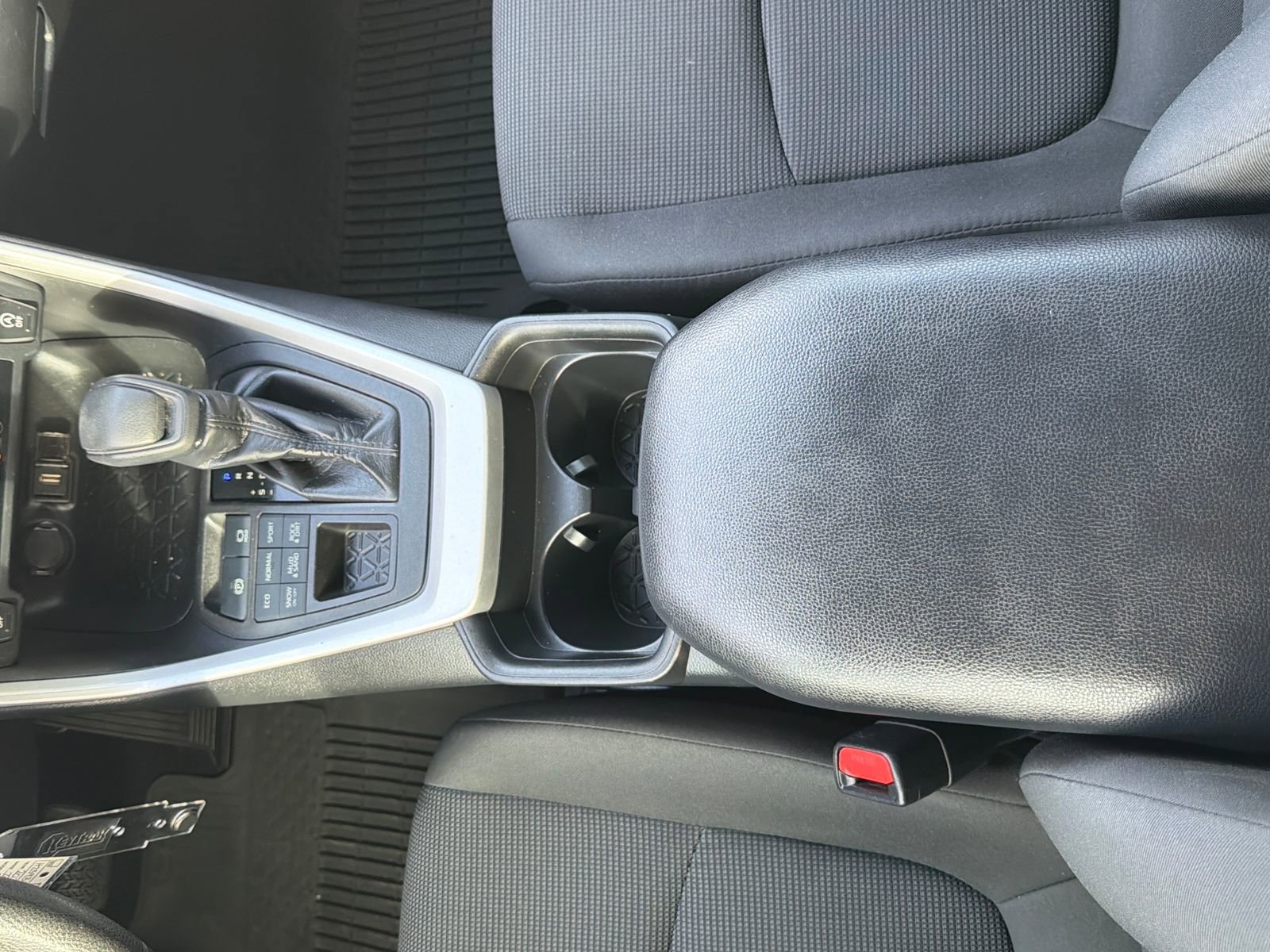 Used 2020 Toyota RAV4 LE w/ All Weather Liner Package image 27