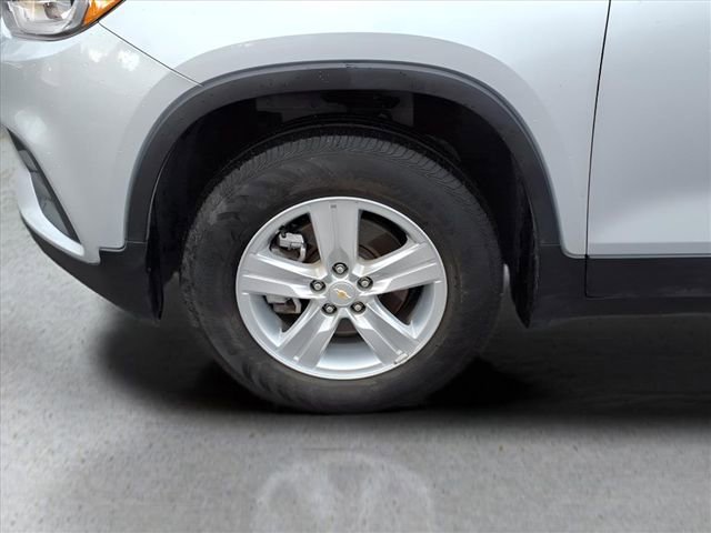 Used 2022 Chevrolet Trax LT w/ LT Convenience Package image 13