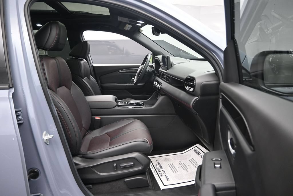 Used 2025 Honda Pilot Black Edition image 23