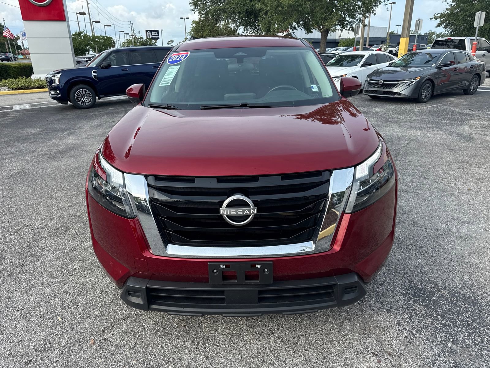 Certified 2024 Nissan Pathfinder SV FWD image 3