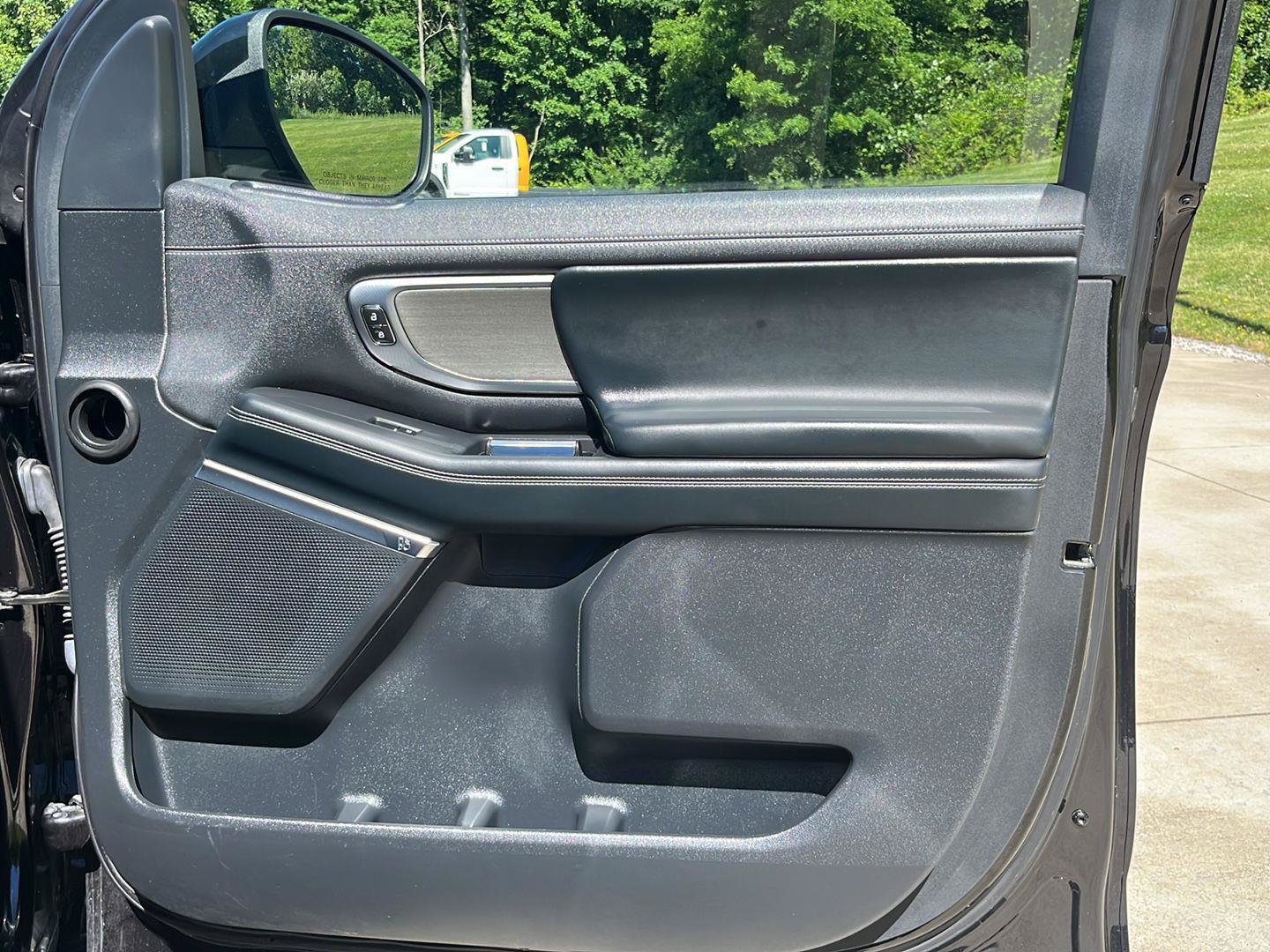 Used 2025 Ford Expedition Platinum AWD/4WD image 35