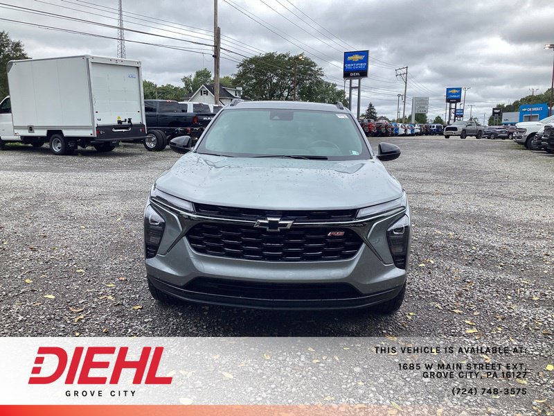 Used 2025 Chevrolet Trax RS w/ Driver Confidence Package FWD image 2