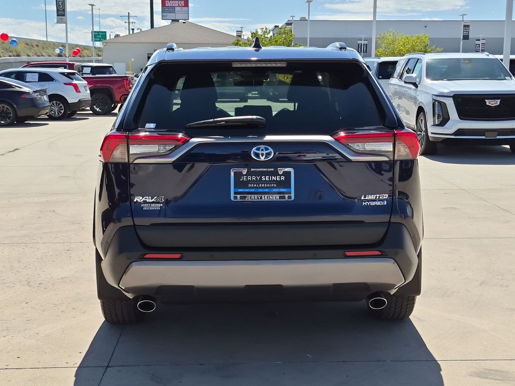 Used 2020 Toyota RAV4 Limited AWD/4WD image 4