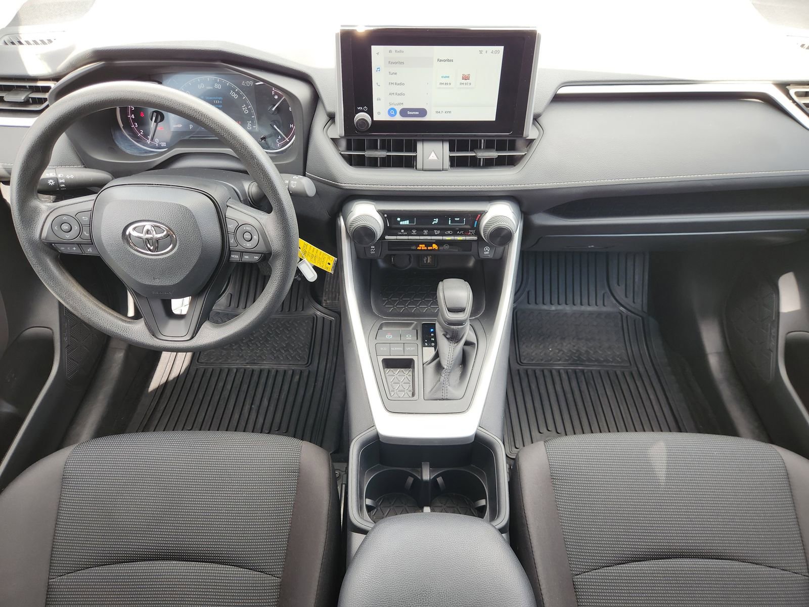 Used 2024 Toyota RAV4 LE FWD image 29