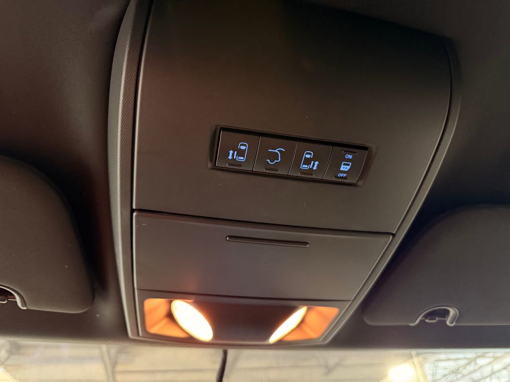 Used 2018 Dodge Grand Caravan SXT FWD image 27