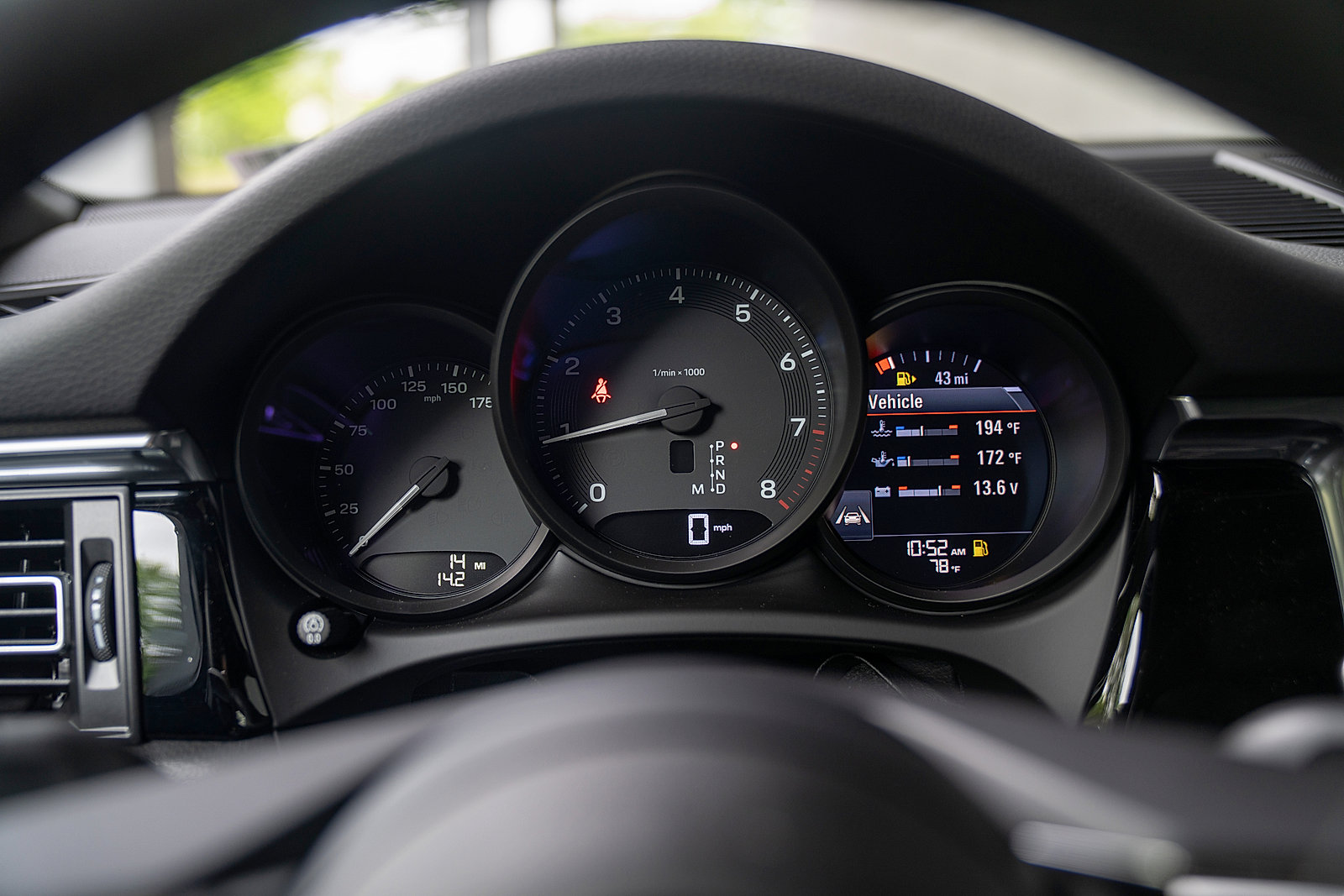 Used 2025 Porsche Macan Base image 9