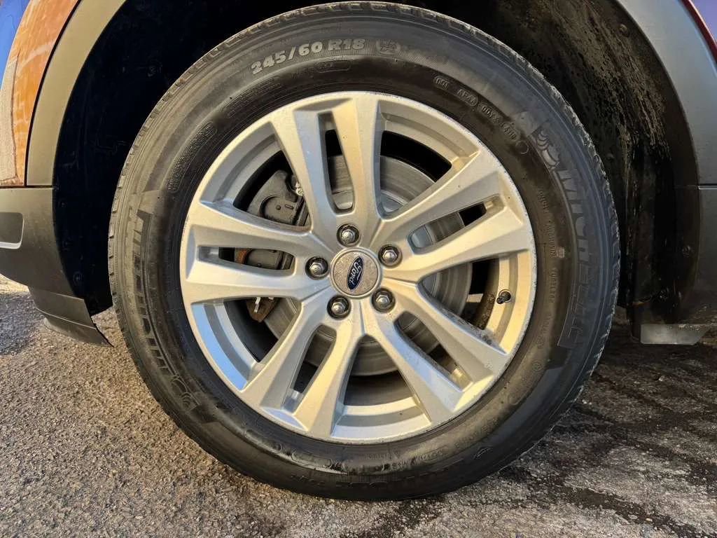 Used 2018 Ford Explorer XLT w/ Equipment Group 202A AWD/4WD image 9