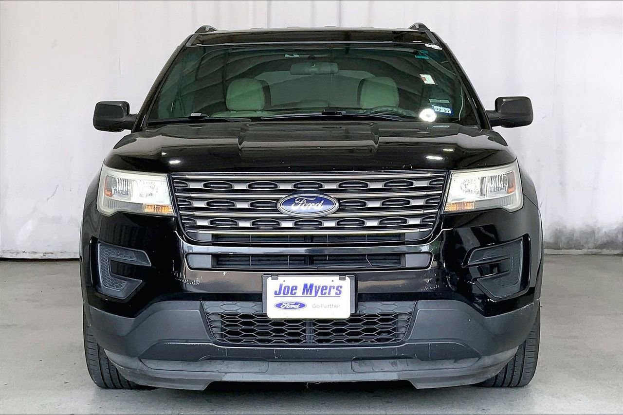 Used 2017 Ford Explorer FWD image 3