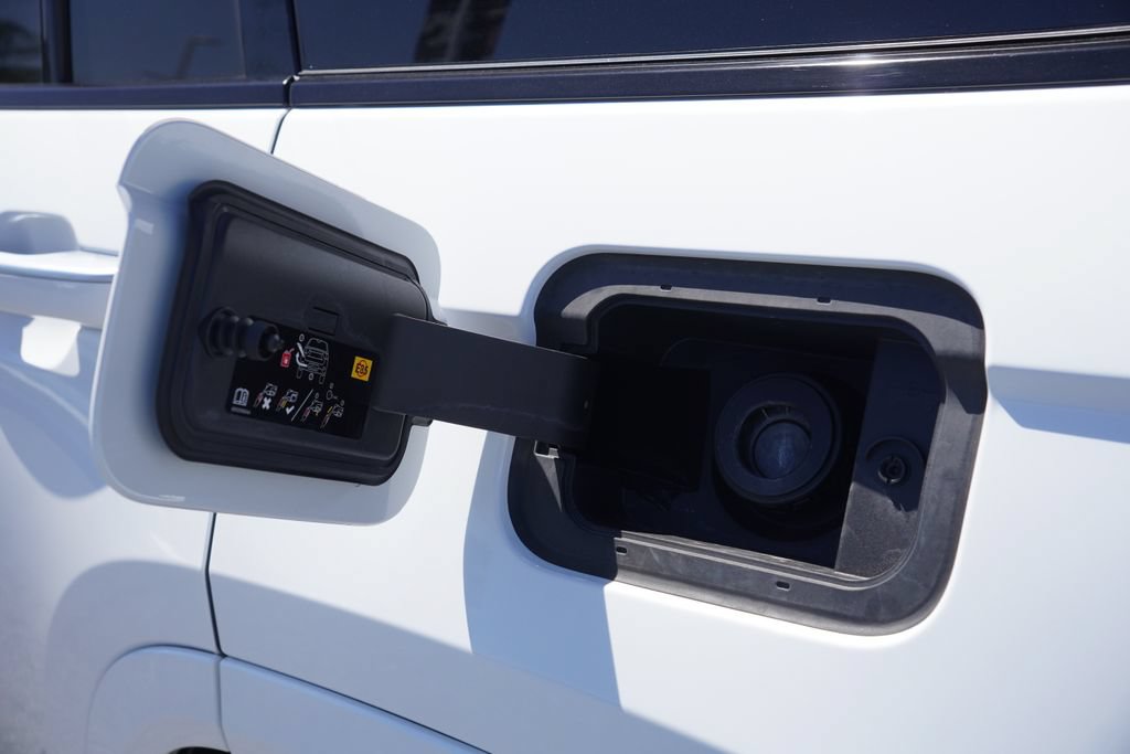 Certified 2022 Jeep Grand Cherokee Summit AWD/4WD image 16
