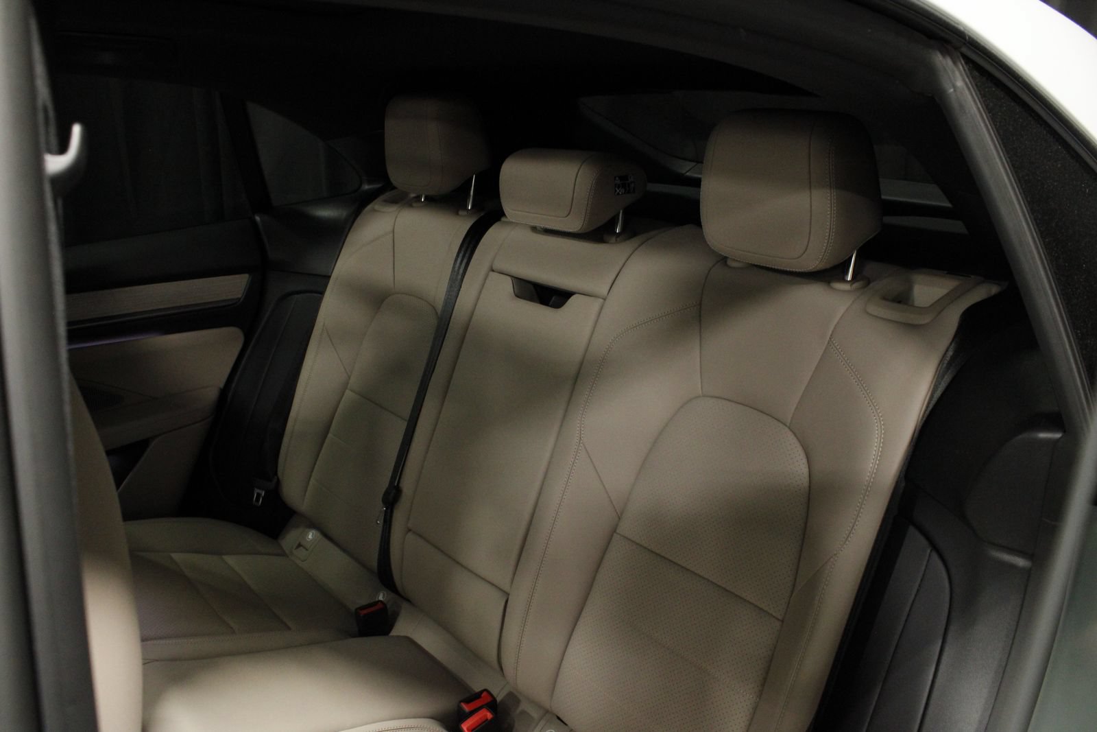 Certified 2025 Porsche Macan Electric RWD image 19