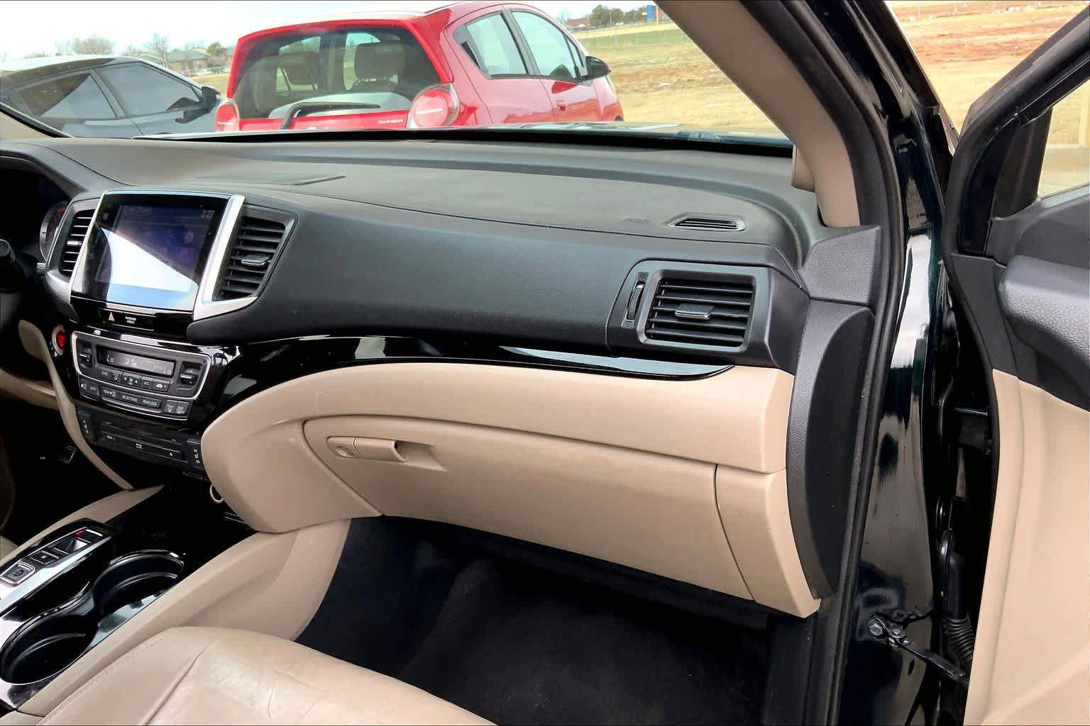 Used 2016 Honda Pilot Touring image 19