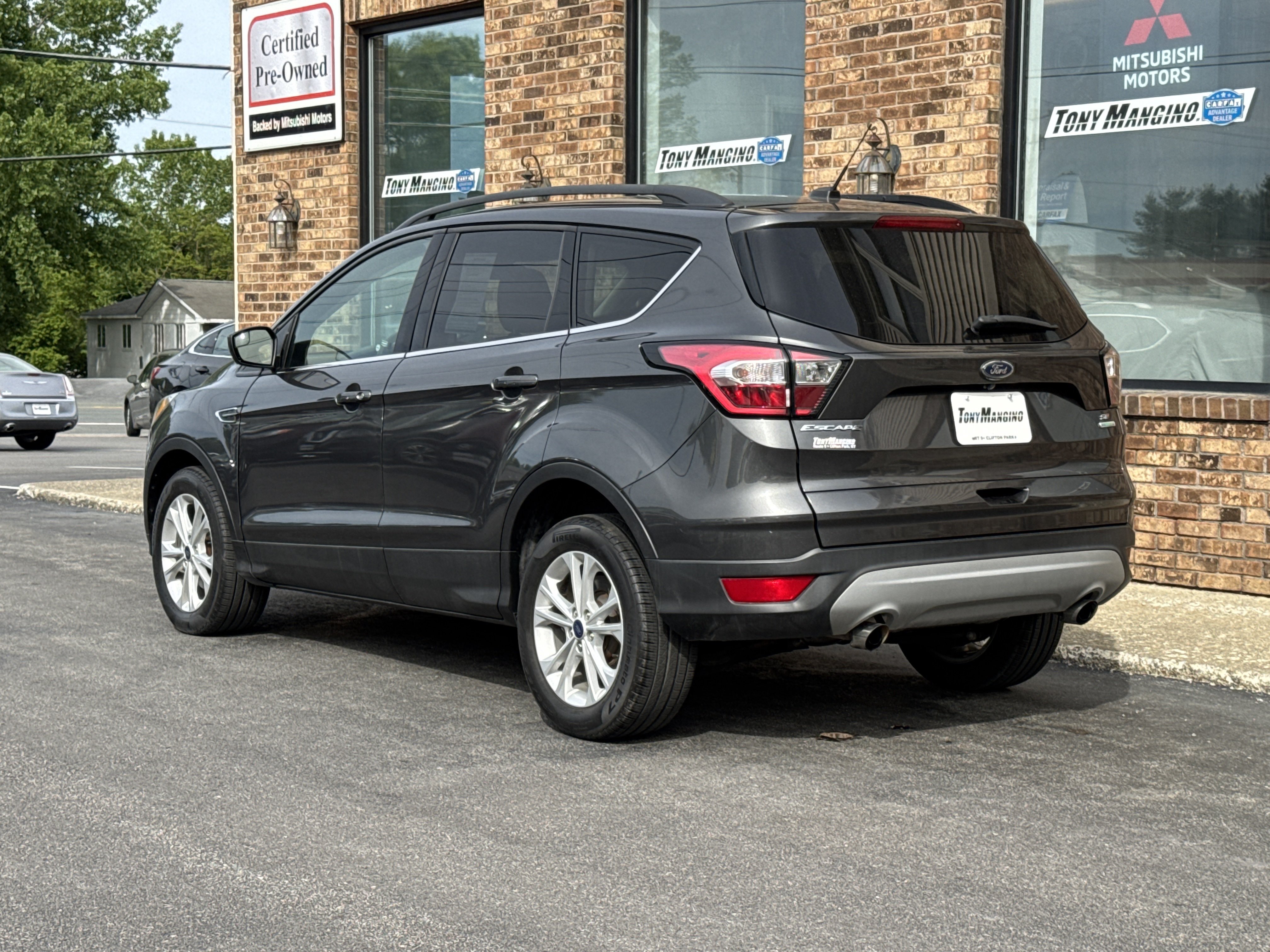 Used 2018 Ford Escape SE FWD image 3