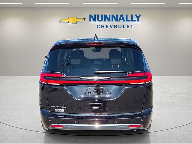 Used 2024 Chrysler Pacifica Touring-L FWD image 4