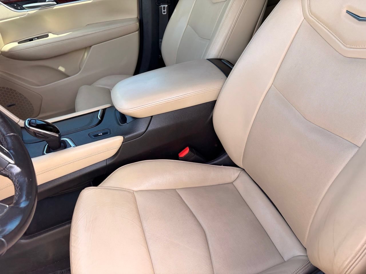 Used 2019 Cadillac XT5 Luxury w/ LPO, Radiant Package FWD image 19