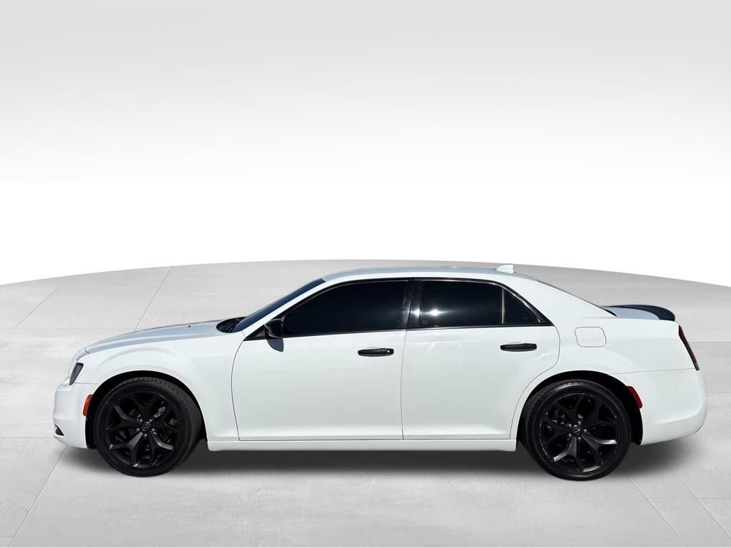 Used 2021 Chrysler 300 Touring w/ Sport Appearance Package image 7