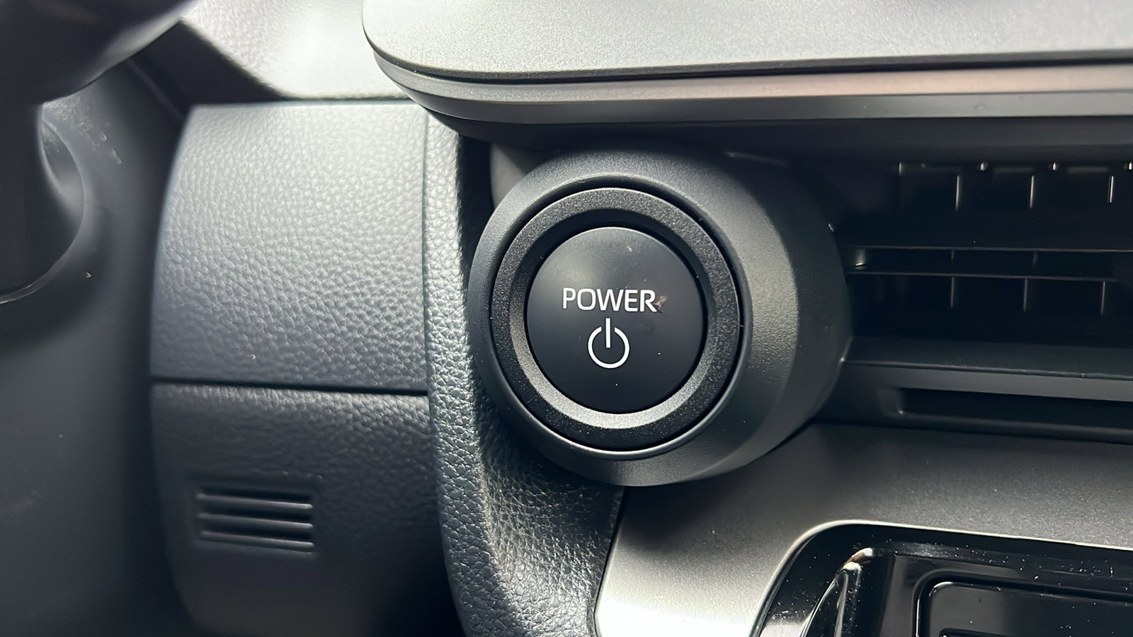 Used 2024 Toyota Prius LE image 26