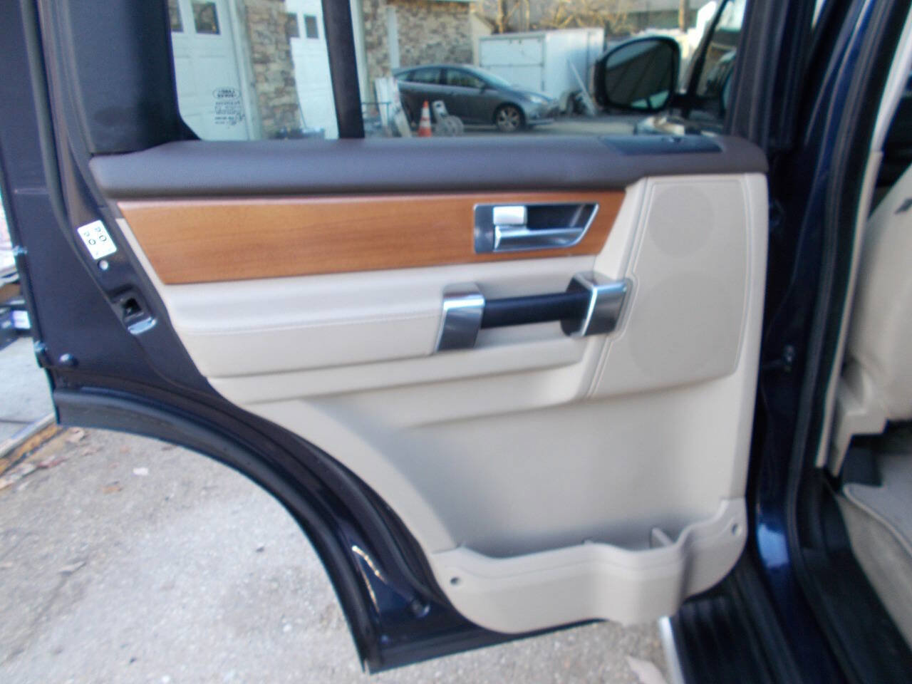 Used 2015 Land Rover LR4 HSE AWD/4WD image 14