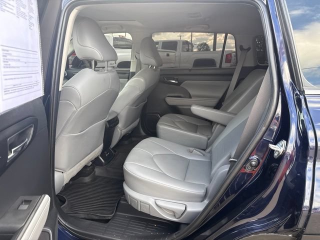 Used 2020 Toyota Highlander XLE w/ Protection Package #3 AWD/4WD image 11