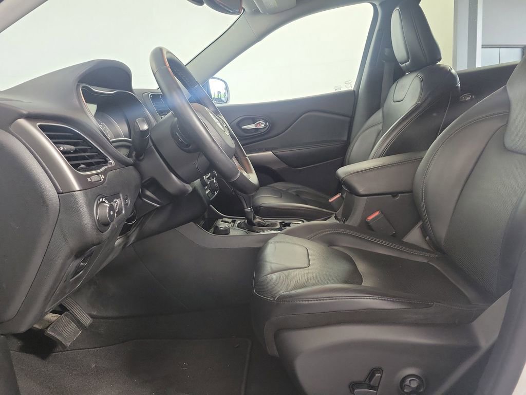 Used 2019 Jeep Cherokee Limited image 12