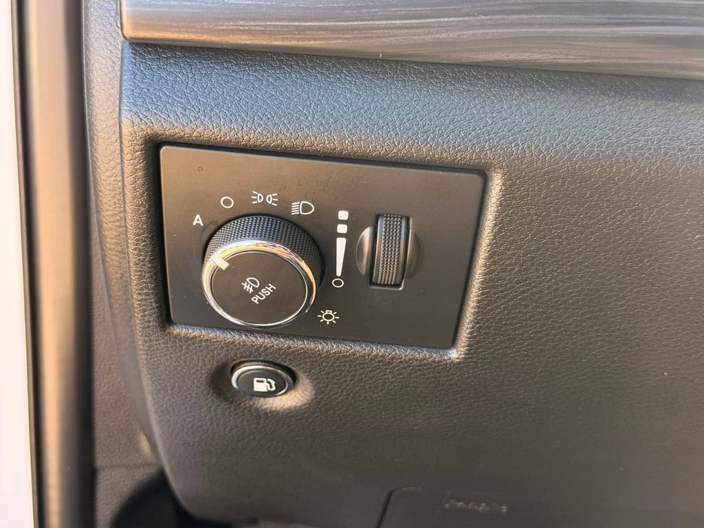 Used 2022 Jeep Grand Cherokee Laredo X image 25