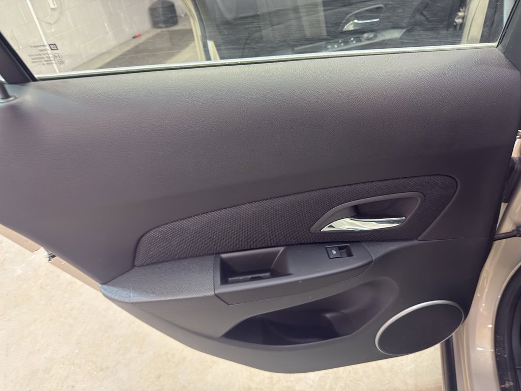 Used 2011 Chevrolet Cruze LT image 27