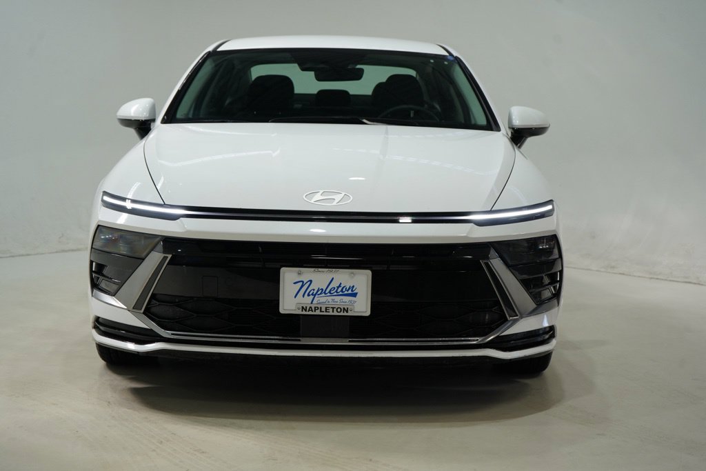 Used 2025 Hyundai Sonata SEL FWD image 2