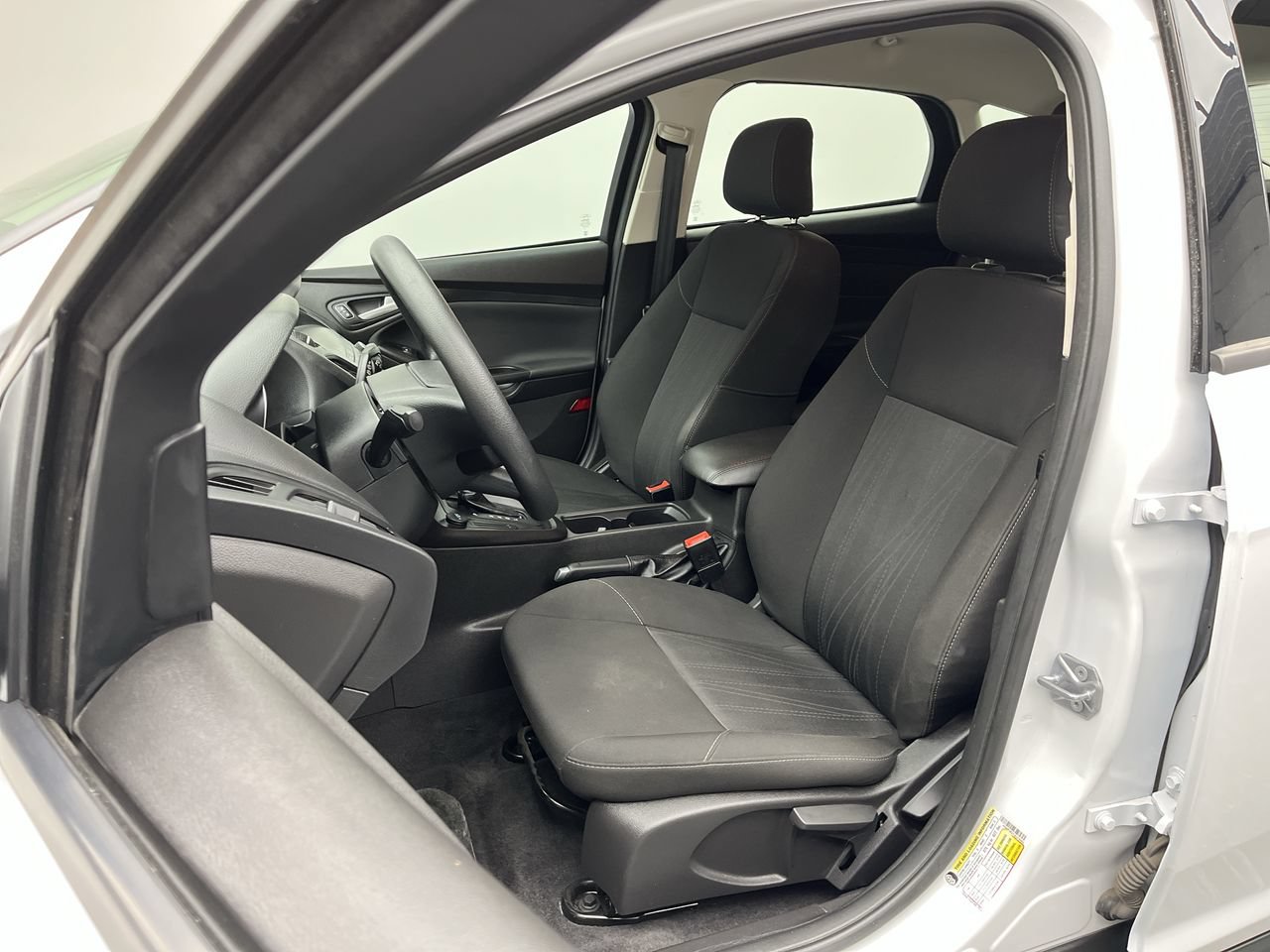 Used 2018 Ford Focus SE FWD image 8