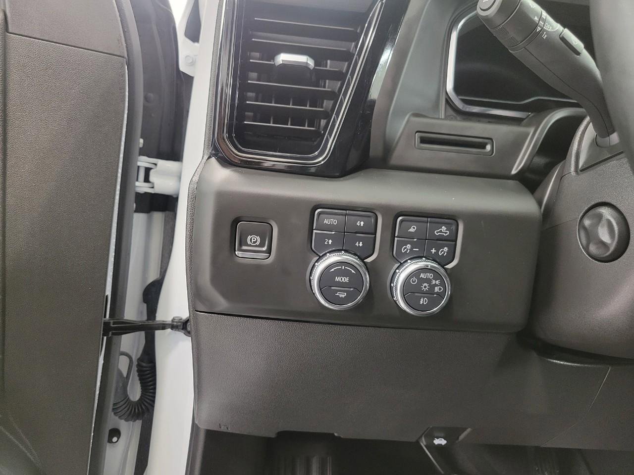 Used 2025 GMC Sierra 1500 AT4 w/ AT4 Premium Package AWD/4WD image 11