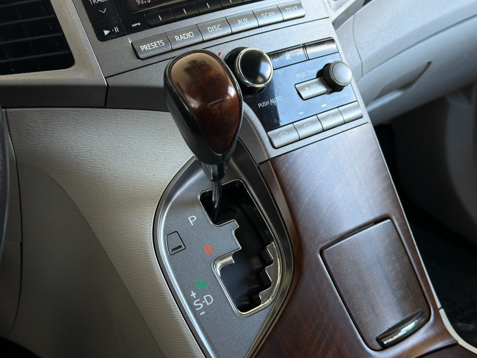 Used 2010 Toyota Venza FWD image 20